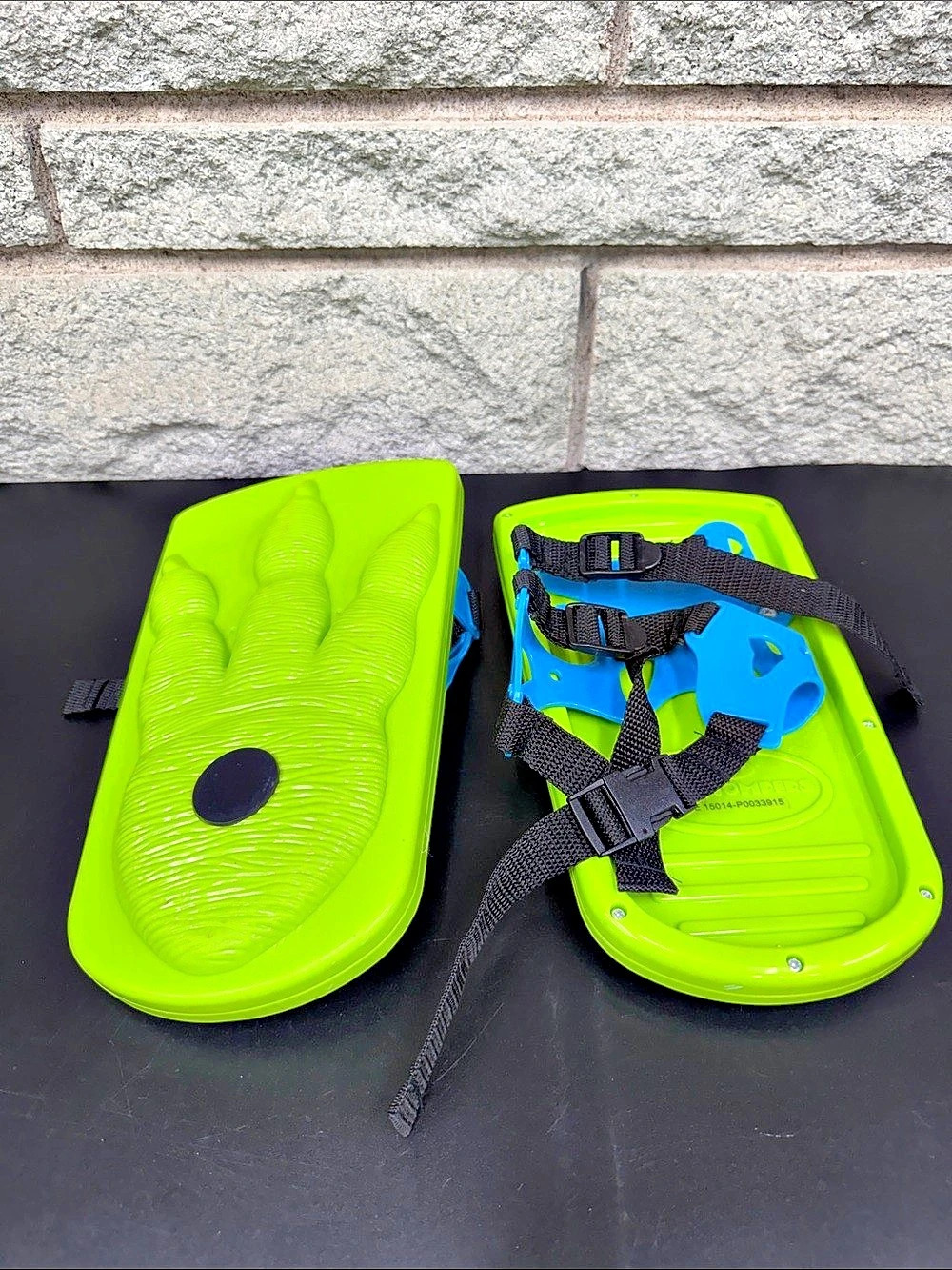 Ideal Sno-Stompers Snow Shoes Make Imprints Dinosaur Claws Kids Snow Fun Green